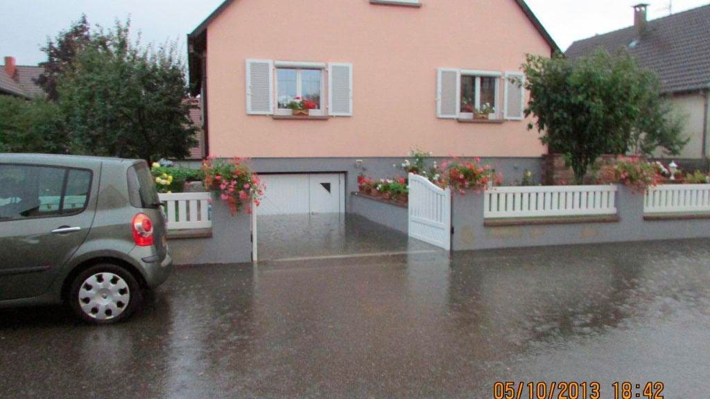 Porte de garage inondation