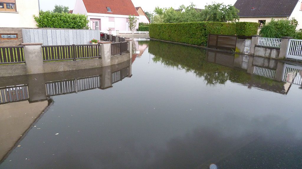 Porte de garage inondation