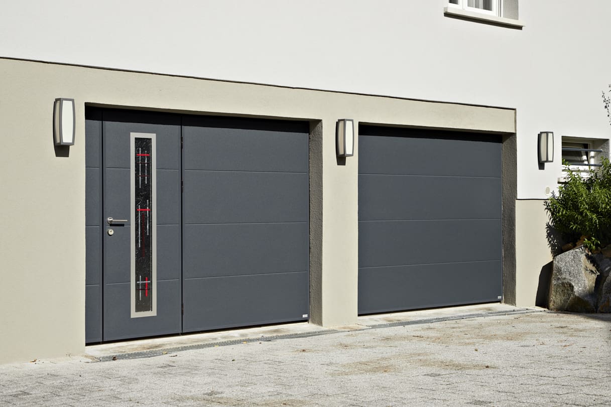 porte de garage avec hublot